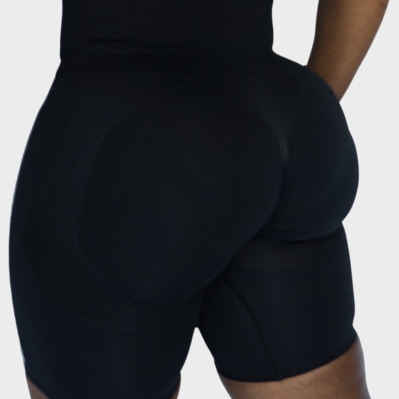 NWT Cake Body Stallion Scrunch Booty Biker Shorts - Picture 1 of 8